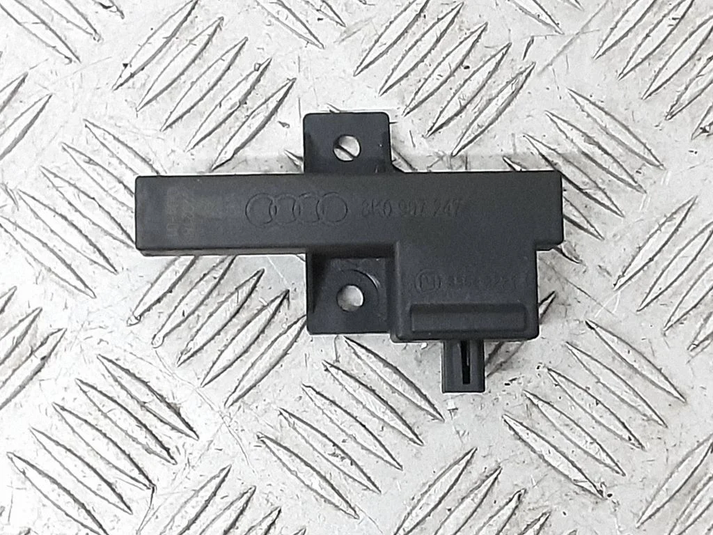 Bezatslēgas sistēmas KESSY (keyless) vadības bloks/modulis 8K0907247