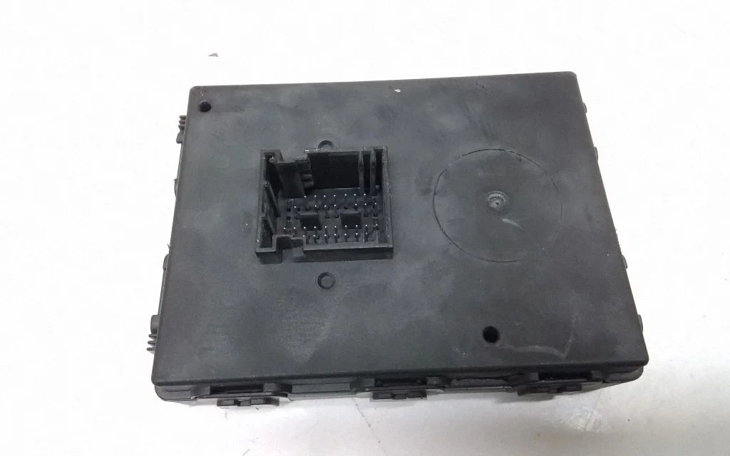 Võtmeta süsteemi KESSY (keyless) juhtplokk/moodul 3Q0959435G