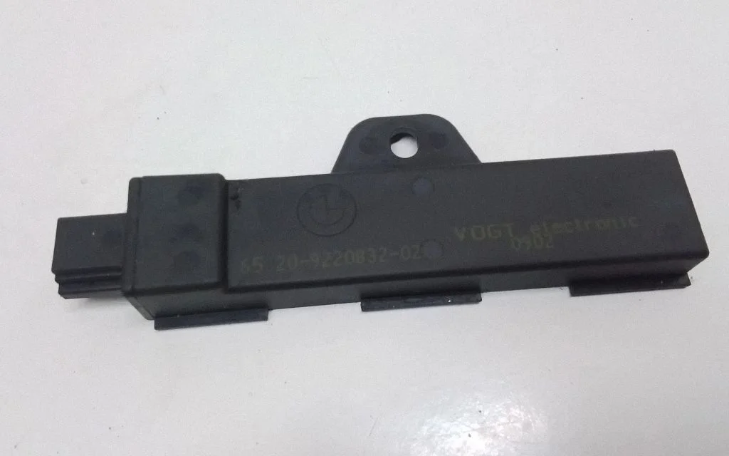 Bezatslēgas sistēmas KESSY (keyless) vadības bloks/modulis 9220832