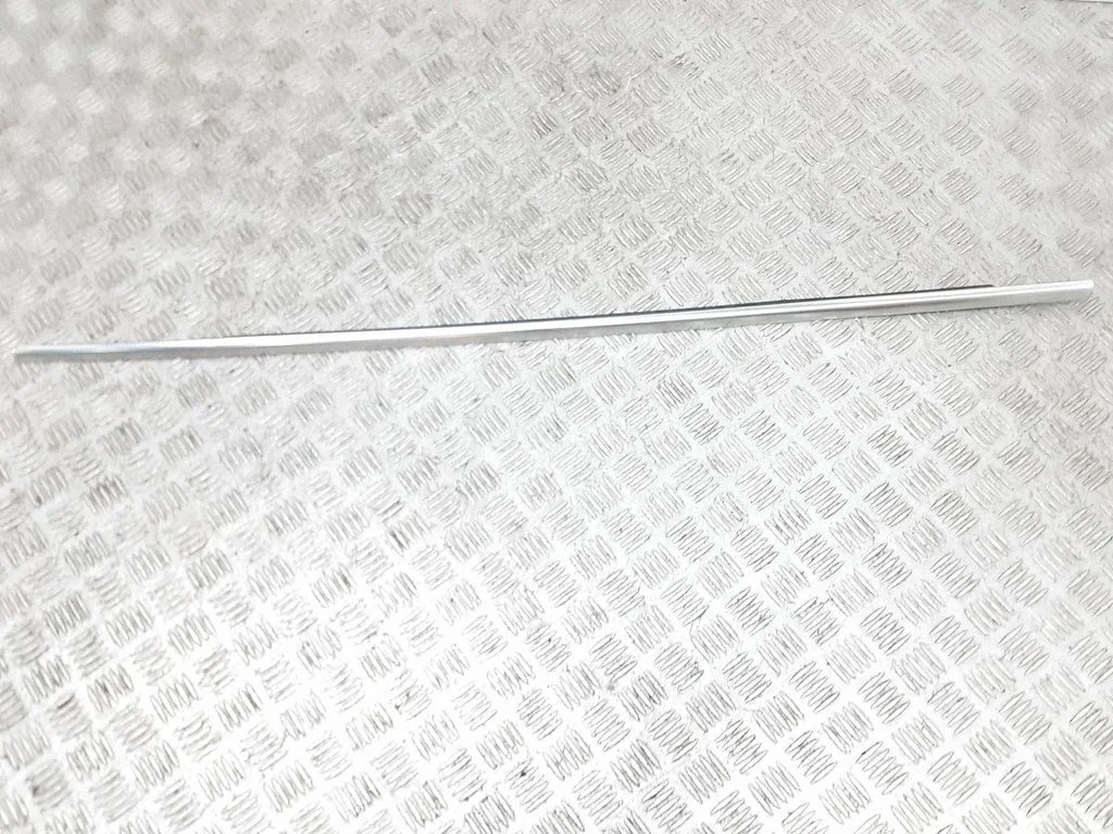 Listwa szyby drzwi przednich – Volvo XC60 (2009-2013)