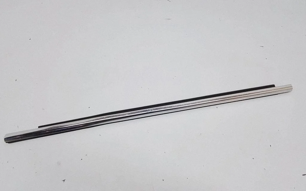 Front door glass trim molding – BMW 3 Series GT F34 (2013-2017)