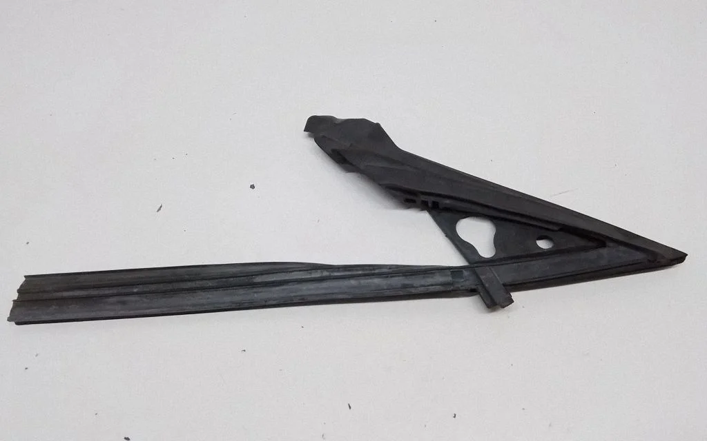 Front door glass trim molding – BMW 3 Series GT F34 (2013-2017)