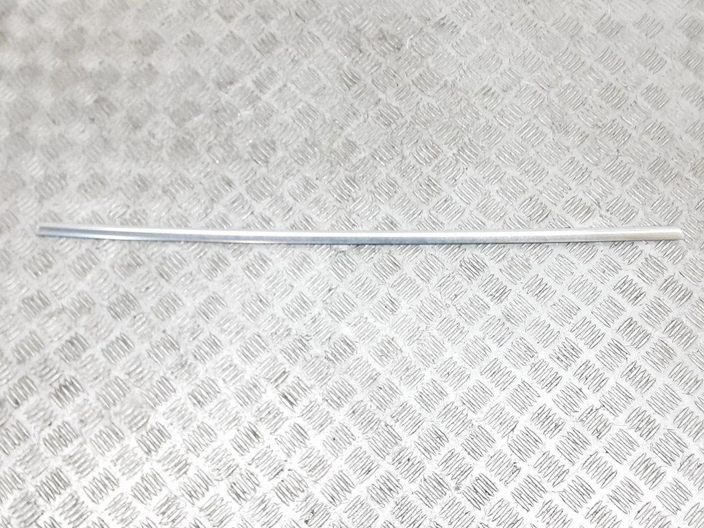 Rear door glass trim molding 31352228