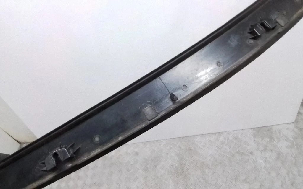 Rear door glass trim molding – Volvo S90, V90 (2016-)