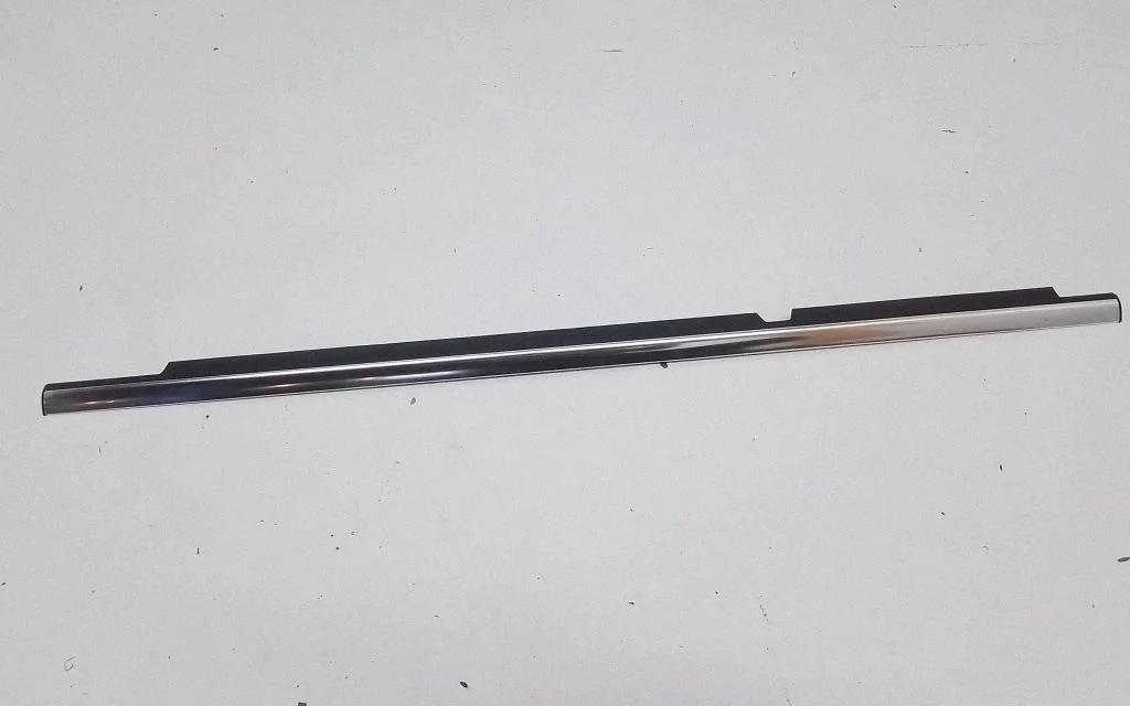 Rear door glass trim molding – Mercedes-Benz GLK-Class (X204) (2008-2016)