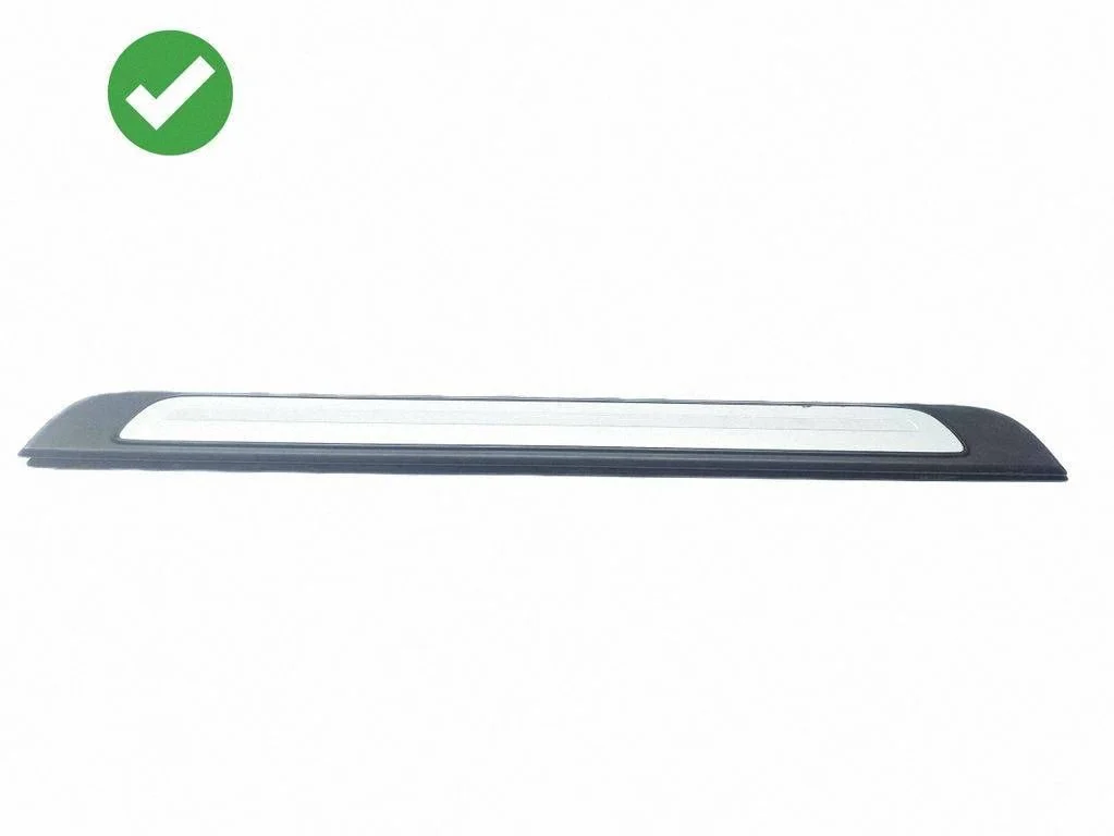 Front sill trim cover 8V4853491M