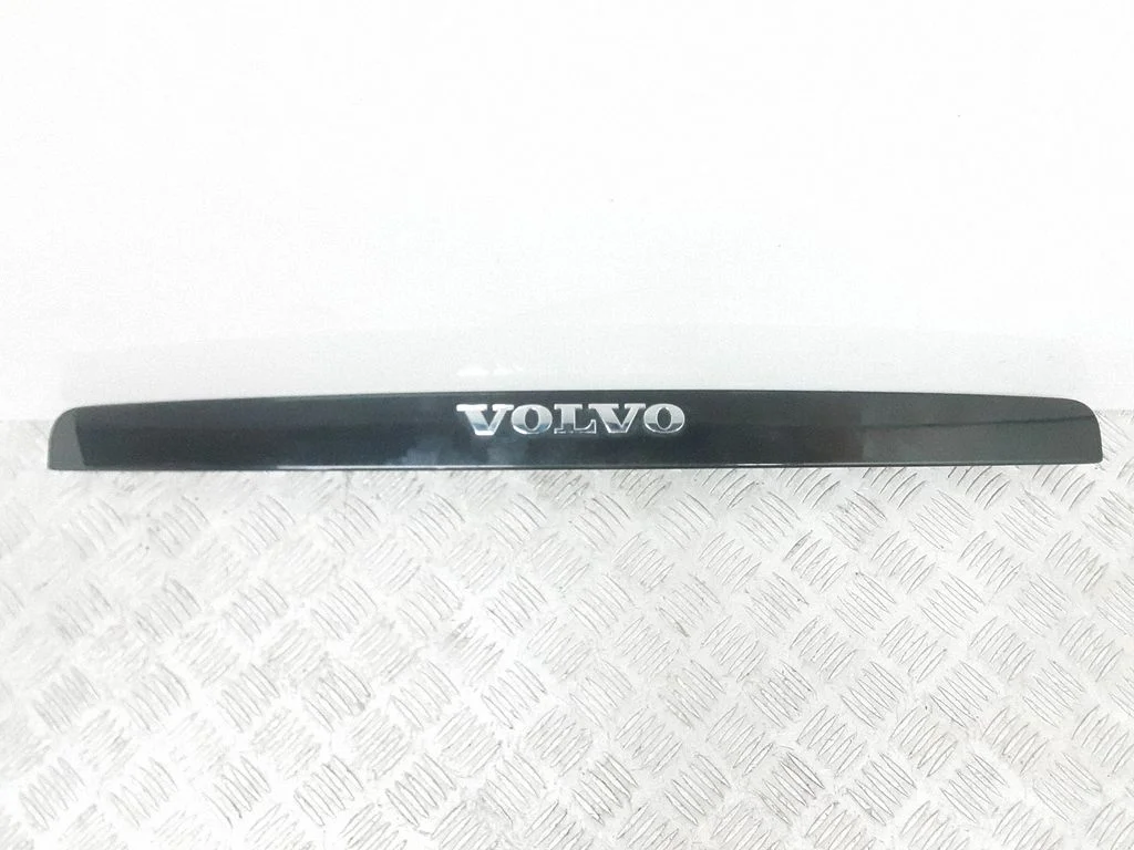 Tagaluugi numbrivalgustuse liist – Volvo V50 (2004-2007)