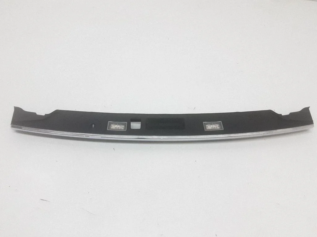 Tagaluugi numbrivalgustuse liist – BMW 7-seeria F01 F02 F03 F04 (2008-2016)