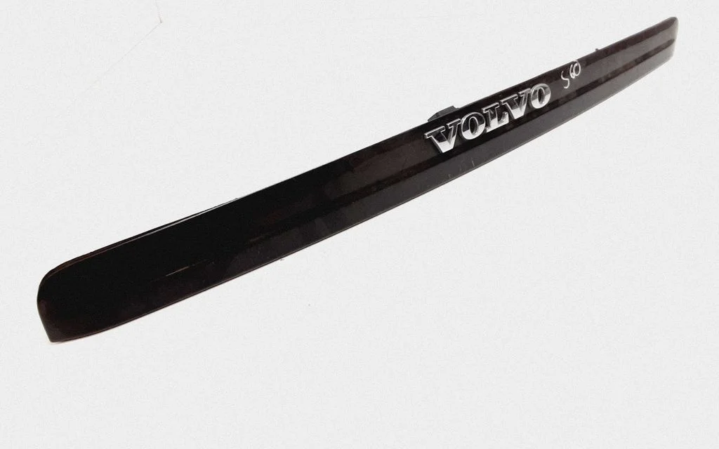 Tagaluugi numbrivalgustuse liist – Volvo S40 (2008-2012)