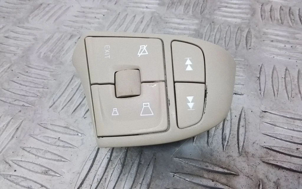 Steering wheel buttons/switches – Volvo XC60 (2009-2013)