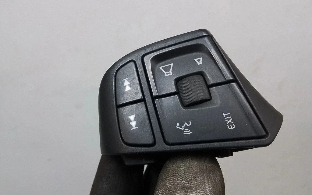 Steering wheel buttons/switches 31318643