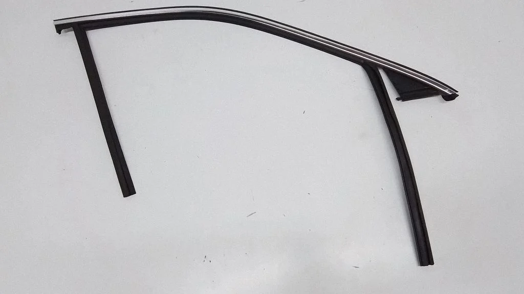 Front door glass trim molding 31854174