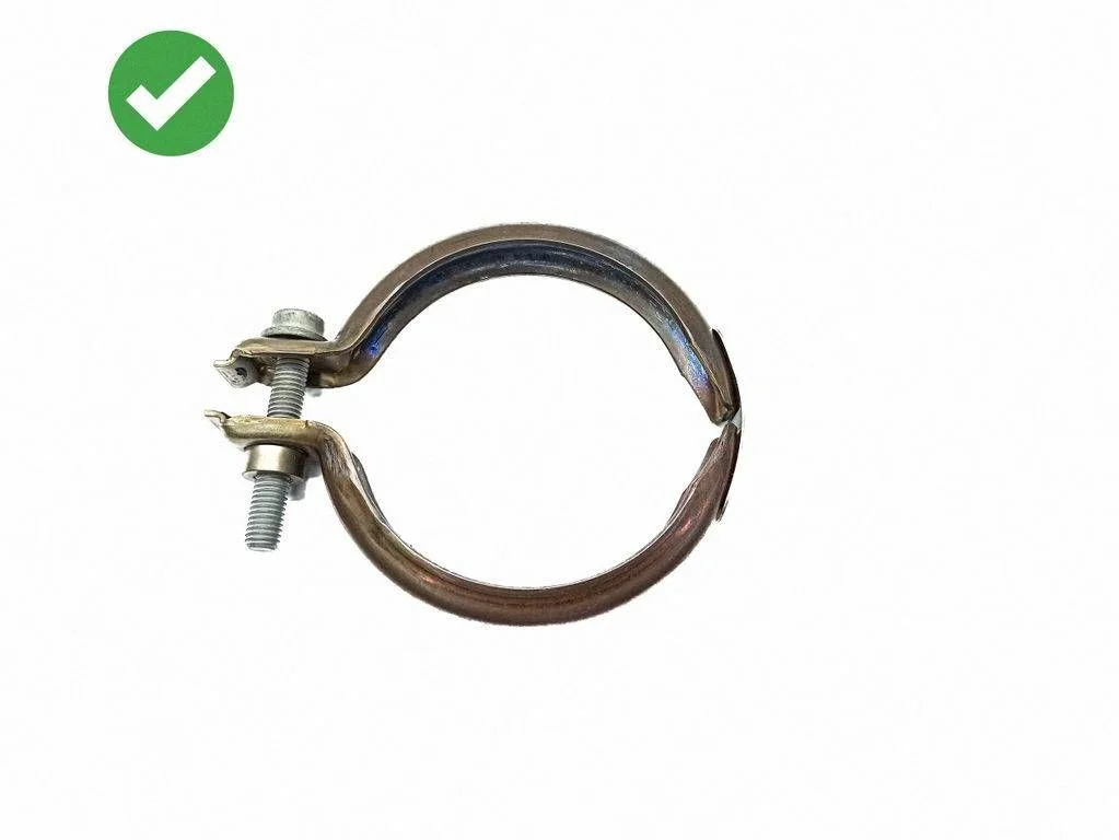 Muffler pipe connector clamp