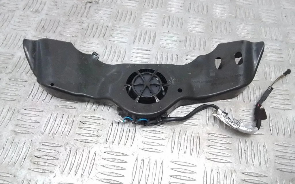 Istme ventilaator/puhur – Porsche Cayenne (92A) (2010-2017)