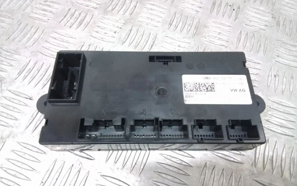 Air conditioning/heating control unit – Volkswagen e-Golf (2014-)