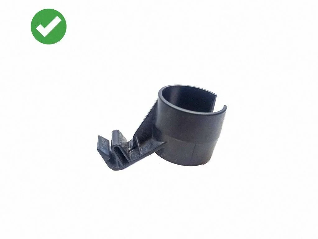 Intercooler pipe mounting bracket – Volkswagen Eos (2006-2010)