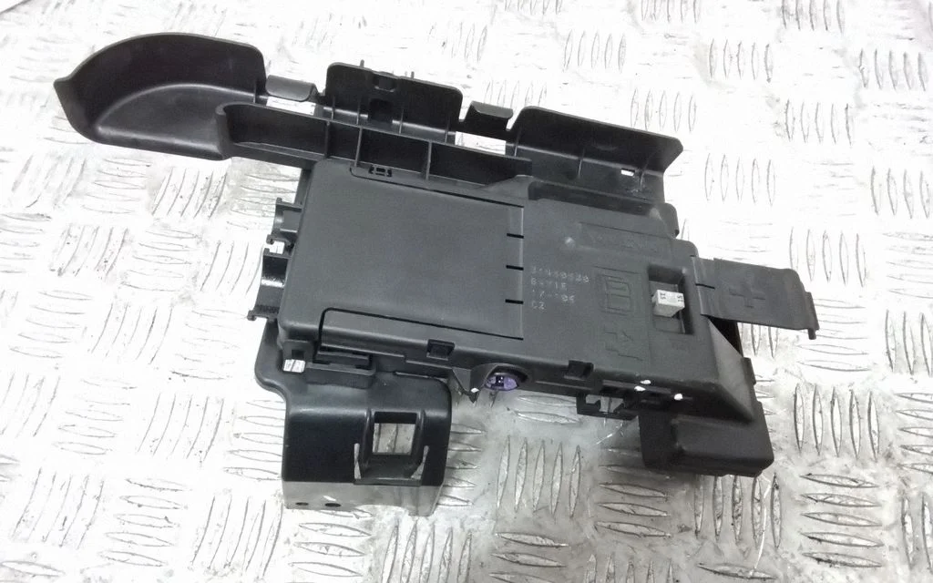 Battery relay fuse – Volvo S90, V90 (2016-)