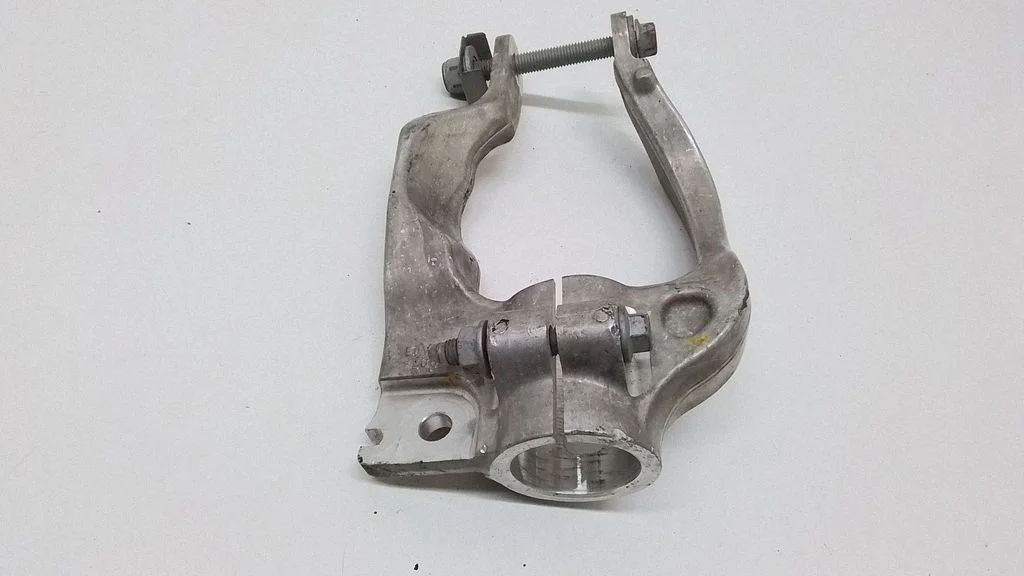 Lower shock absorber bracket – Land Rover Range Rover Sport L494 (2013-)