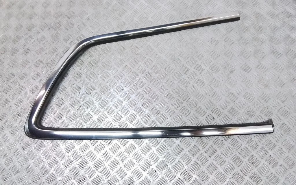 Rear side glass trim 68227297AD