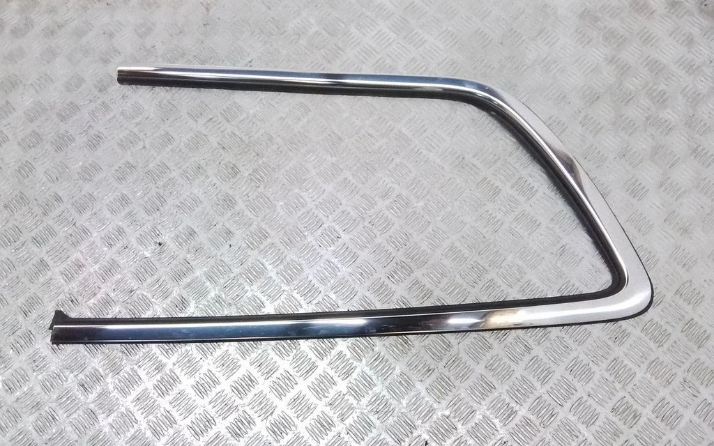 Rear side glass trim 68227296AD