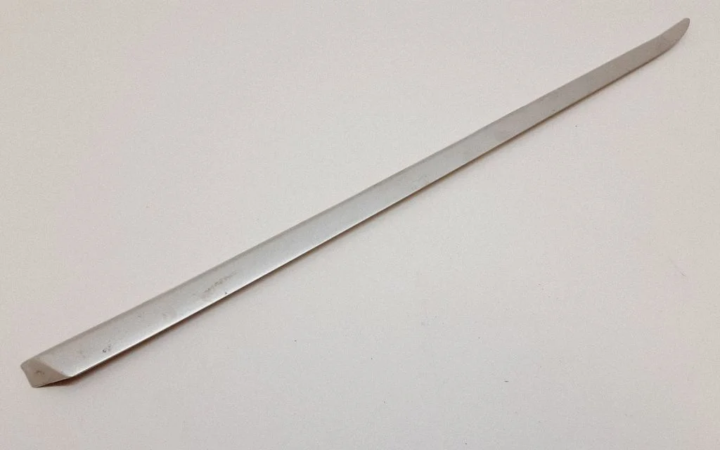Rear side glass trim