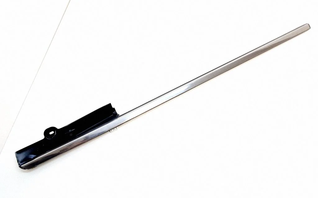 Rear side glass trim 6916A