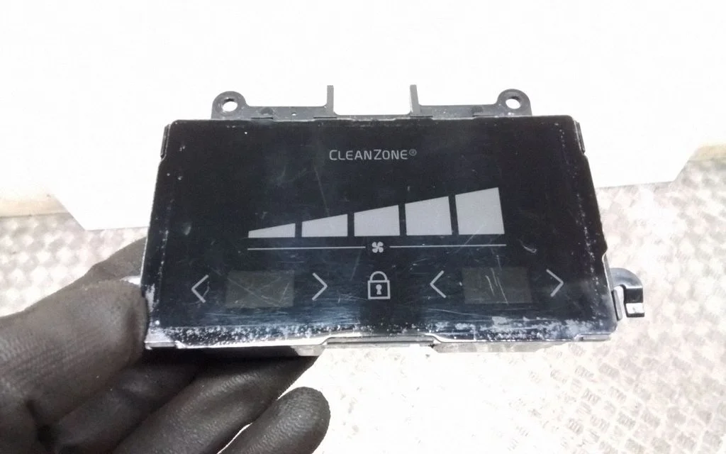 Air conditioner control unit module – Volvo S90, V90 (2016-)
