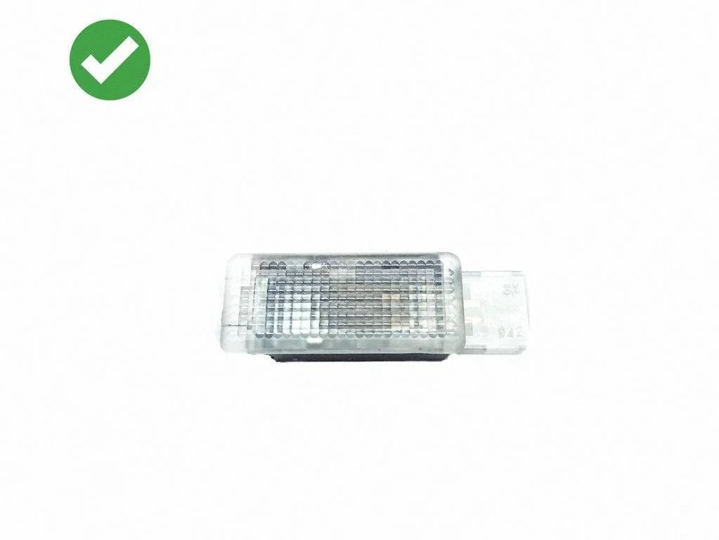 Lampka przednich siedzeń 7L0947416