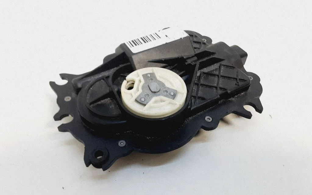 Esiukse pehmesulgemise mootor – Audi A8 S8 D3 4E (2002-2009)