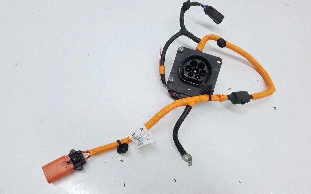 Elektriauto laadimispesa – Ford Kuga III (2020-)