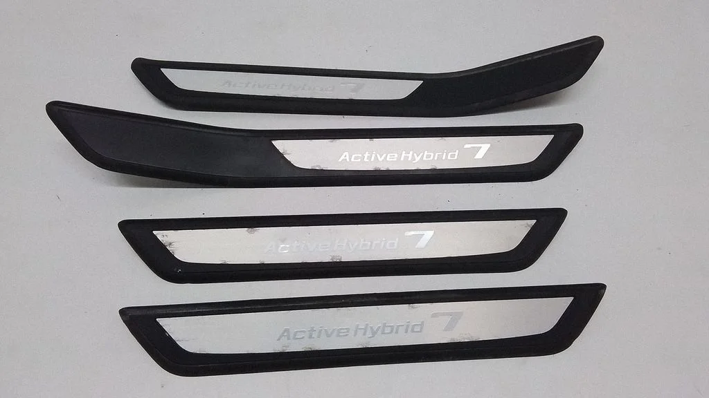Listwy progowe wewnętrzne (komplet) – BMW Seria 7 F01 F02 F03 F04 (2008-2016)