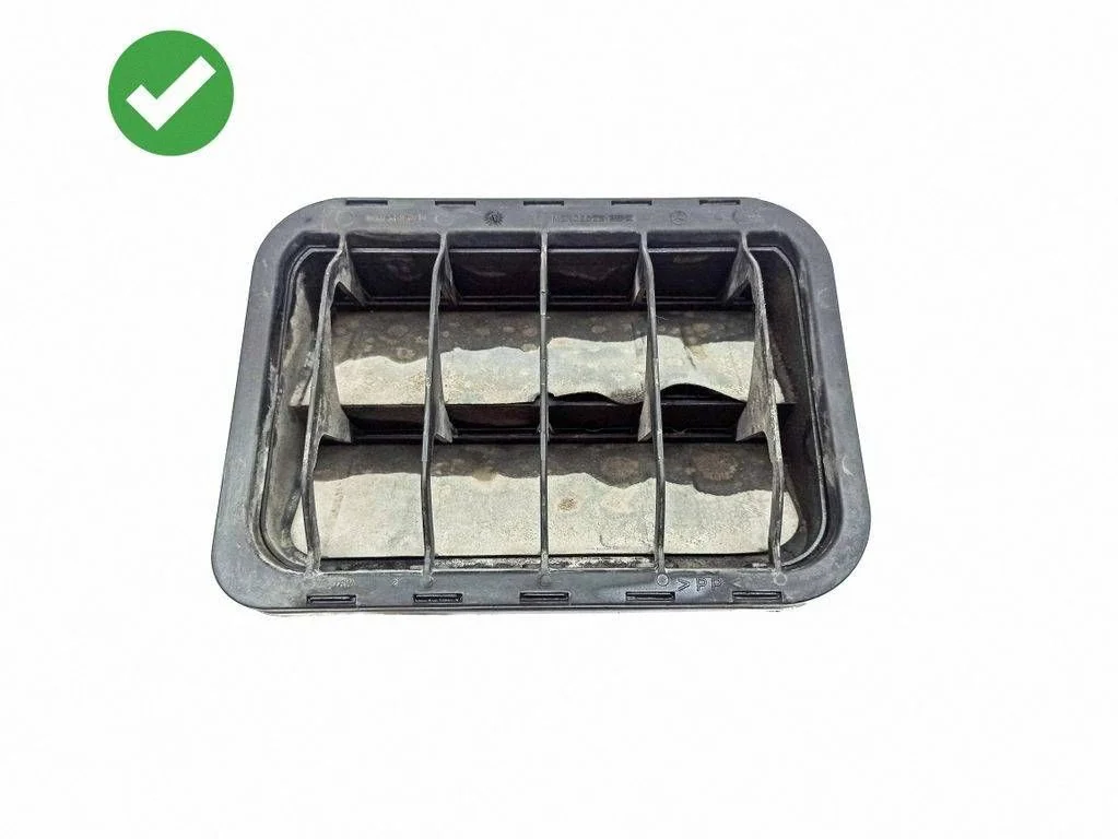 Quarter panel pressure vent 2038300142