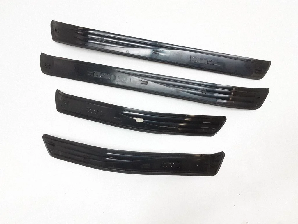 Listwy progowe wewnętrzne (komplet) – BMW Seria 5 E60 E61 (2004-2010)