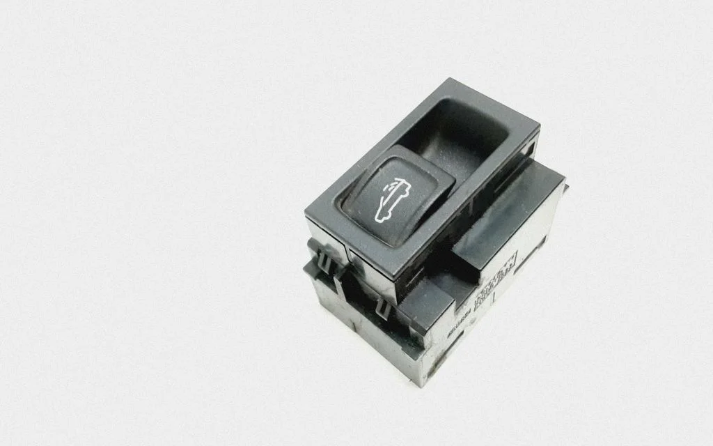 Kokkupandava katuse lüliti – Volvo C70 (2006-2010)