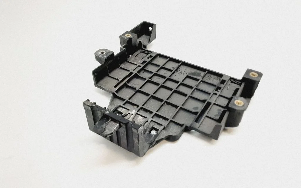 Engine control unit holder – Volvo V70 (2008-2013)
