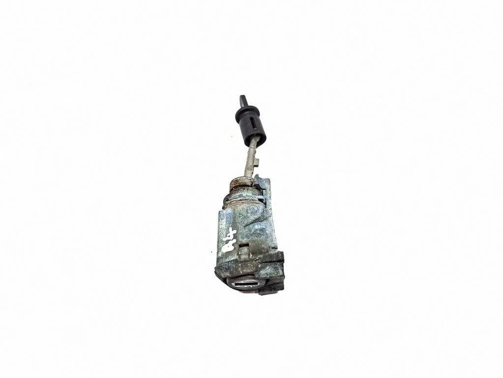 Front door lock (next to the handle) – Audi A4 Allroad B8 (2008-2016)