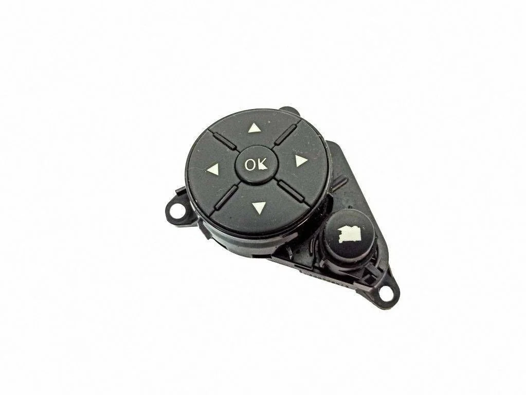Steering wheel buttons/switches – Mercedes-Benz E-Class W212 (2009-2016)