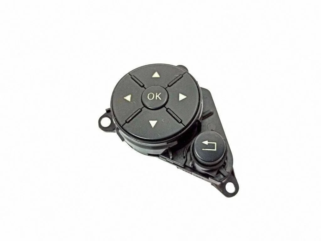 Steering wheel buttons/switches – Mercedes-Benz E-Class W212 (2009-2016)