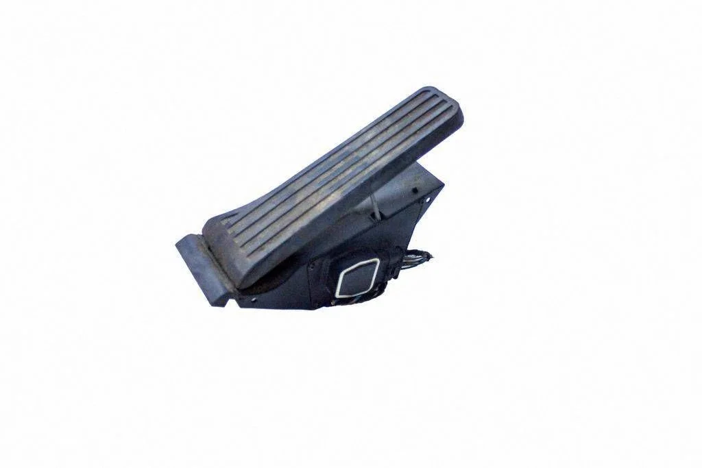 Accelerator throttle pedal – Mercedes-Benz C-Class AMG W204 (2007-2014)