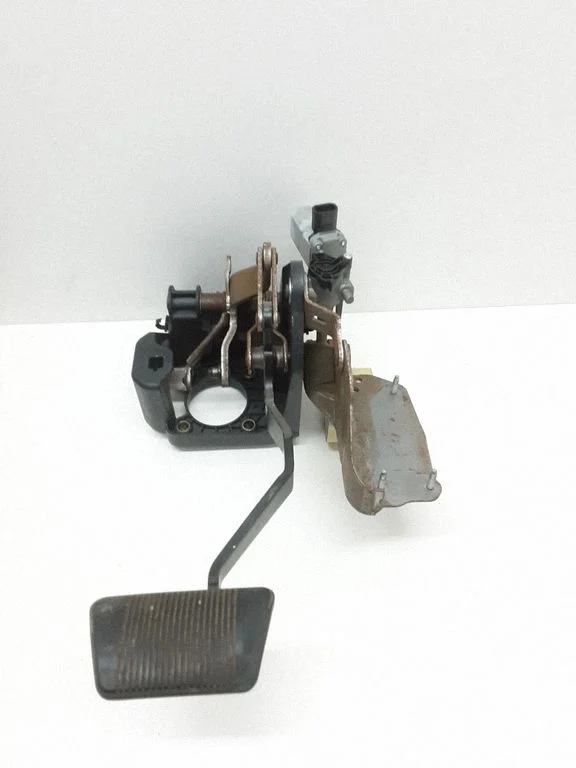 Brake pedal – Chrysler Town & Country V (2008-2016)