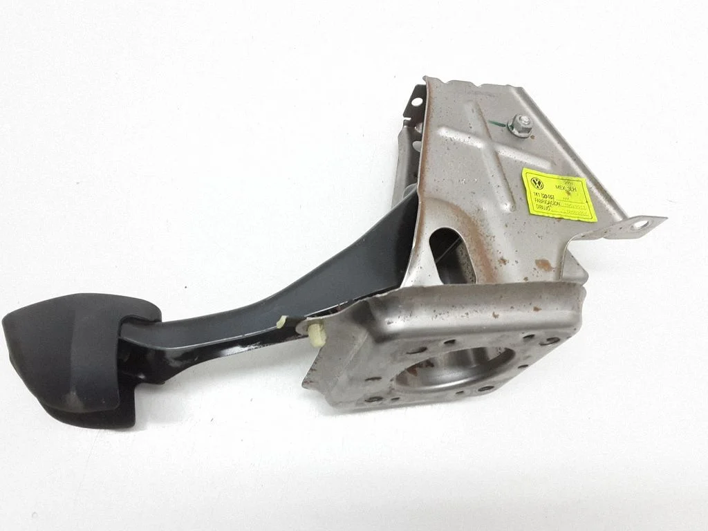 Brake pedal – Volkswagen Passat CC (2008-2016)