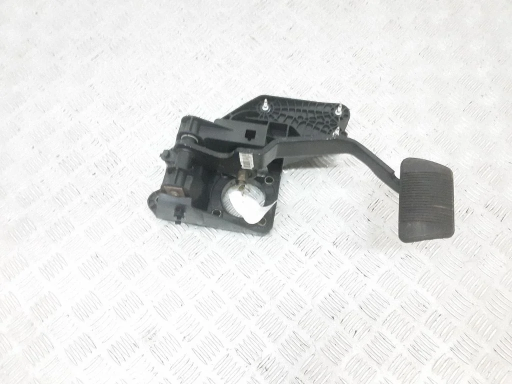 Brake pedal – Chrysler Town & Country V (2008-2016)