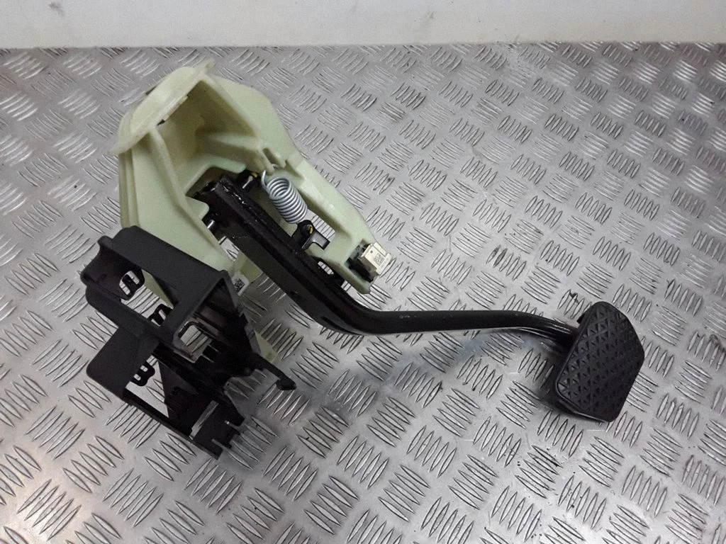 Brake pedal – BMW X5 F15 (2013-2017)