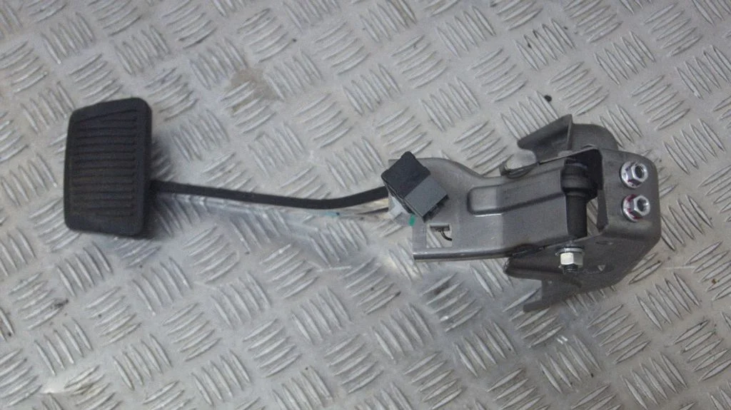 Piduripedaal – KIA Carens III (2013-2019)