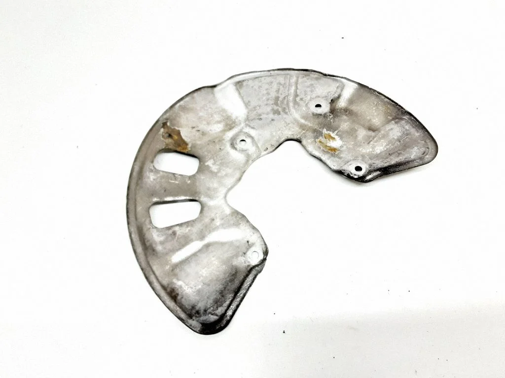 Osłona tarczy hamulcowej przednia – Mercedes-Benz Klasa ML W166 (2012-2017)