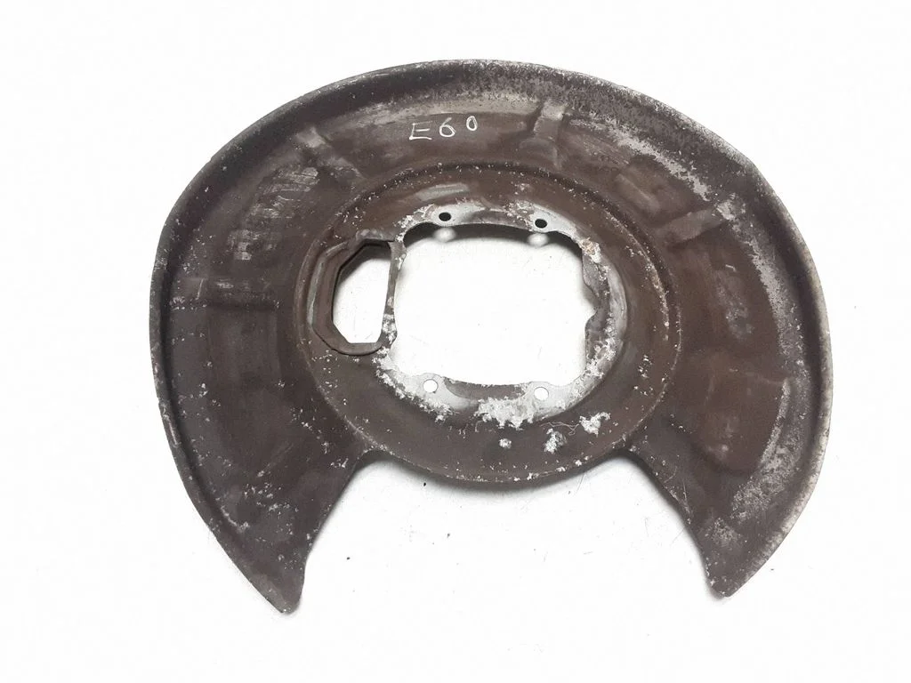 Osłona tarczy hamulcowej przednia – BMW Seria 5 E60 E61 (2004-2010)