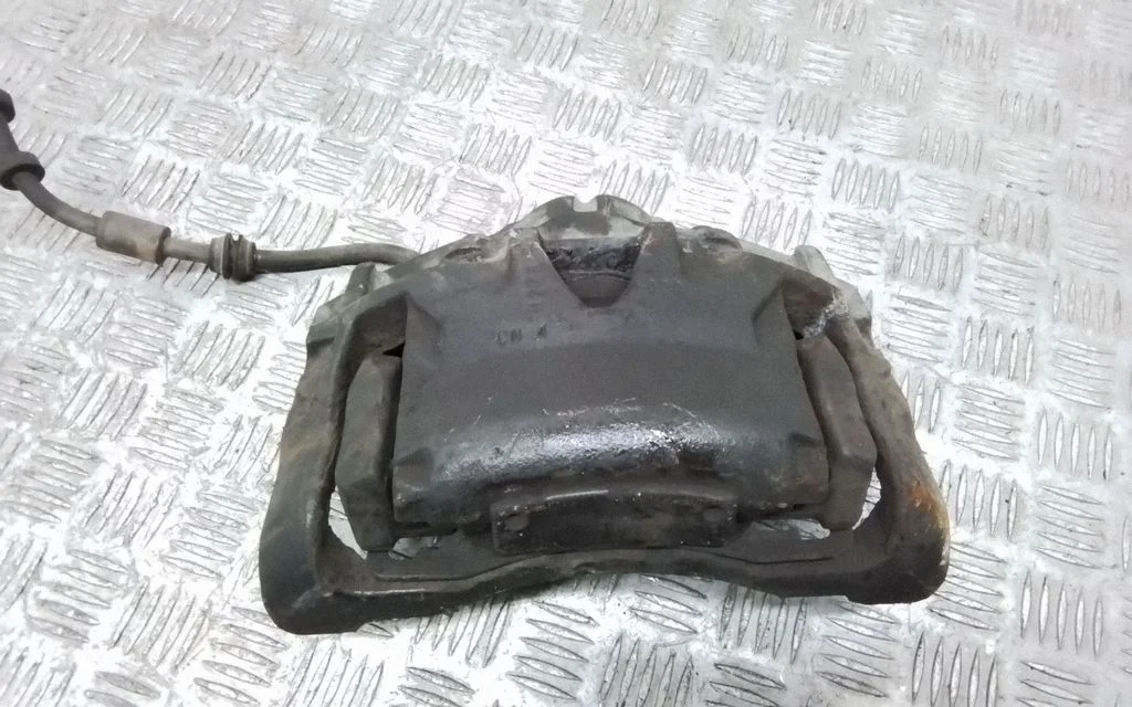 Front brake caliper – front right