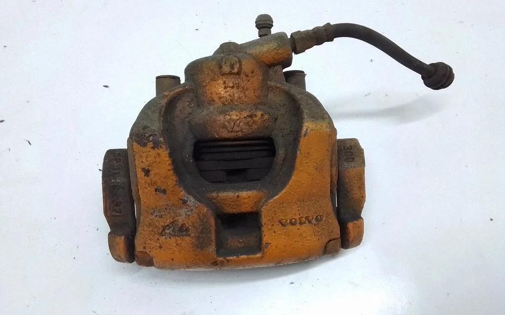Front brake caliper – left