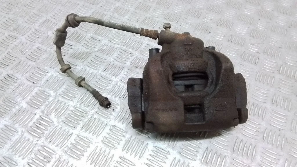 Front brake caliper – front right