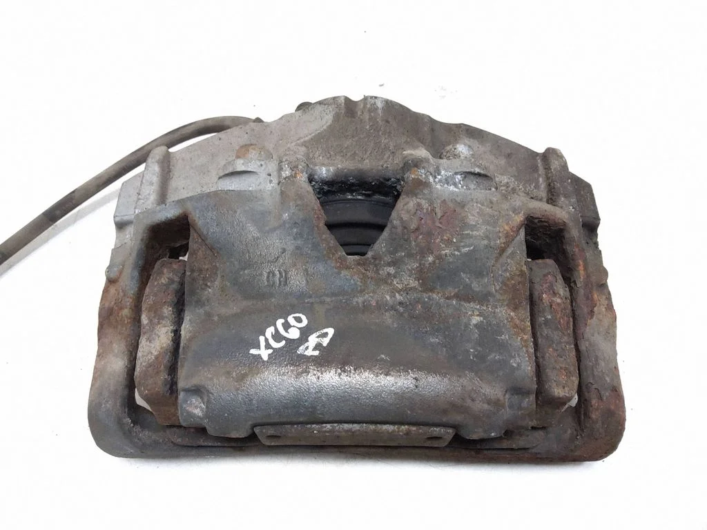 Front brake caliper – right